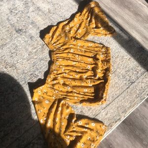 Flowery sleeved crop top